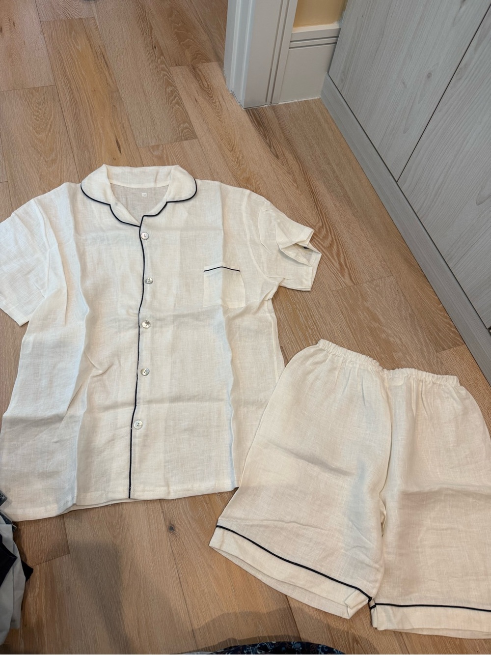 Men's Cream Short-Sleeve Button-Down Shirt with Contrast Piping